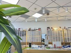-天空之镜眼镜店蔡司依视路配镜授权零售店(望京颐堤港店)