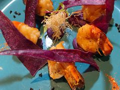 煎虾配紫薯泥薯片及姜味柠檬汁-AZUL by FUEL蓝色·法式酒馆(琶醍店)