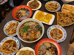-爆炸头阿姨小四川正宗川味小吃(无任何分店)