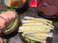 -沪小二炭火蛙锅(淮海中路美食不夜城店)