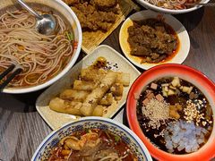-爆炸头阿姨小四川正宗川味小吃(无任何分店)