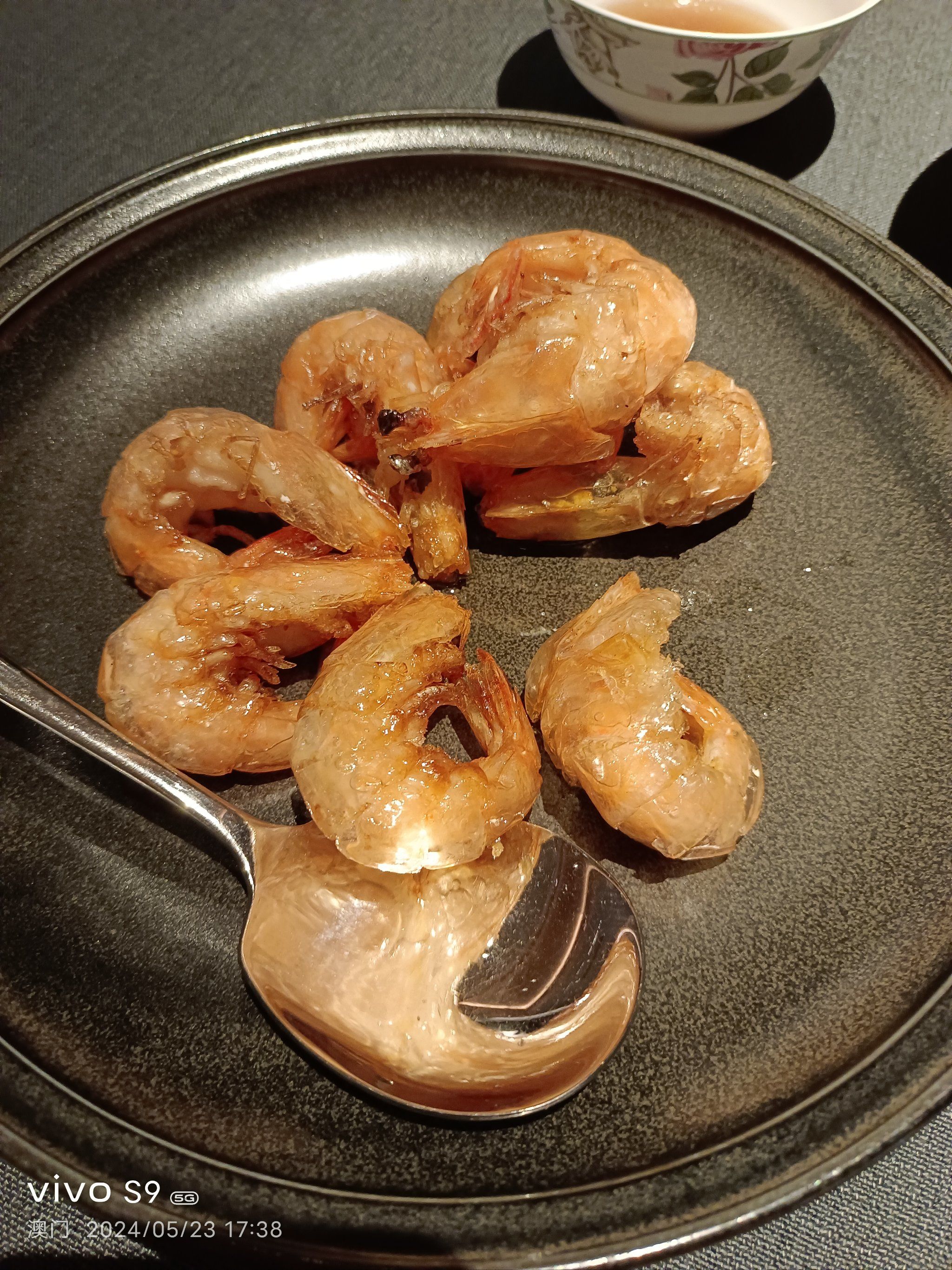 九厨金牌元宝虾外脆里嫩 五香酱牛肉色香味俱全