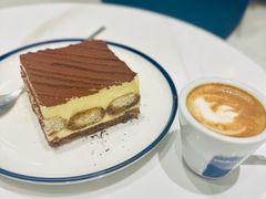 -LAVAZZA 拉瓦萨咖啡(北外滩来福士店)