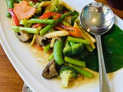 -Chom Cafe and Restaurant