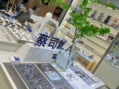 -视野联行眼镜·蔡司·尼康·豪雅·依视路(青浦宝龙店)