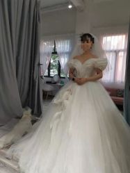 -Lady  Jane高端婚纱礼服馆