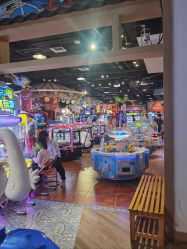 -卡通尼乐园(新达汇三林店)
