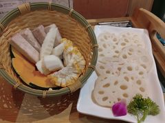 香炸莲藕片-喃喃椰·糟粕醋·椰子鸡火锅(七堡花园店)