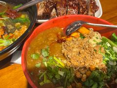 -爆炸头阿姨小四川正宗川味小吃(无任何分店)