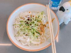秘制酱香凉皮牛筋面对半-董小西的凉皮和椒麻鸡(三元桥店)