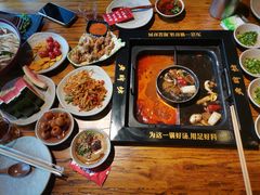 -老牌坊云南鱼豆花火锅(爱建店)