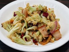 脆皮烧腩仔炒花菜-新旺茶餐厅(鑫耀·光环live店)