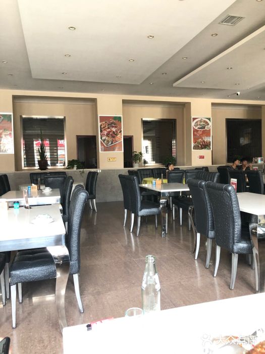 巢香扣肉馆大堂图片