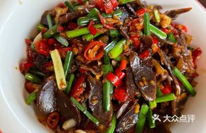 Garlic and Chili Stir-fried Chicken Offal