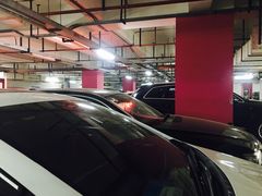 -丽丰购物中心·停车场