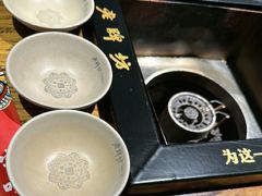 -老牌坊云南鱼豆花火锅(爱建店)