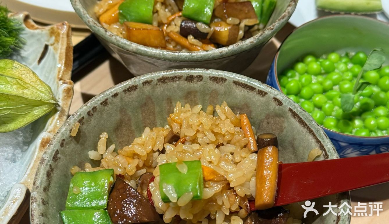 板前和包厢都有，仪式感拉满～- 菌菇釜饭