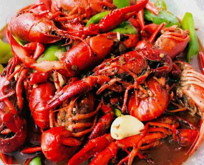 大胡子烧烤十三香龙虾(新二路店)-"回来晚了随便找了家饭店,烧烤点了