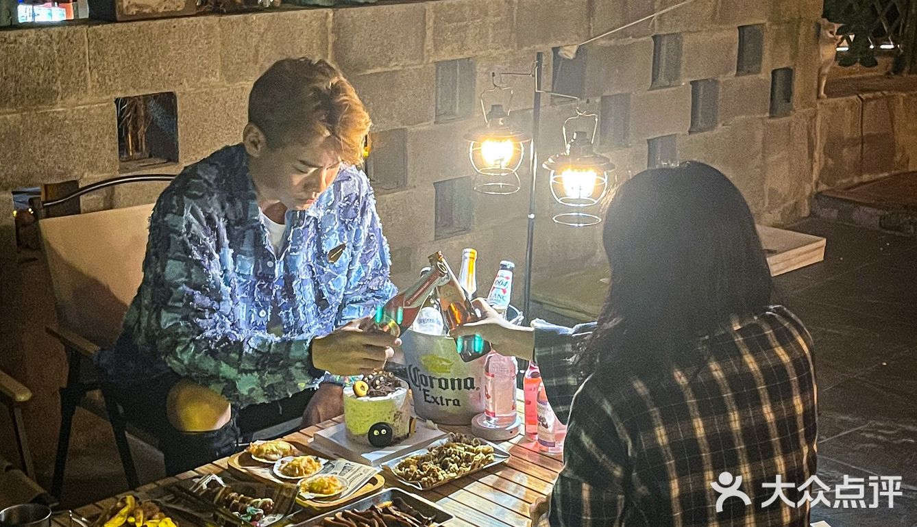 烟台榕里，⛺️榕树下的露营浪漫氛围感满满💯 
