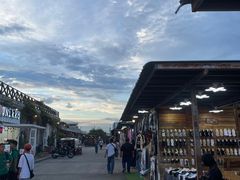 -席娜卡琳火车铁道夜市