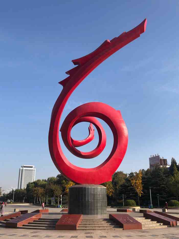 中心广场-"年味非常非常浓了.白天晚上都有很多很多的..."-大众点评移