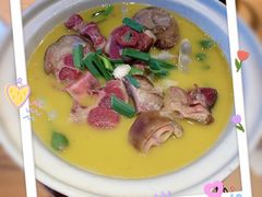 -帅巴人舅母子腊蹄民俗村