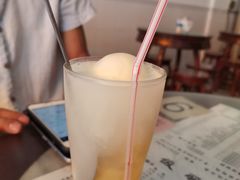 菠萝冰加雪糕-俊丽双皮奶甜品店
