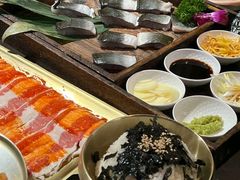 -围炉肉舍•炭烤活鳗•丹东海鲜烤肉(步行街店)