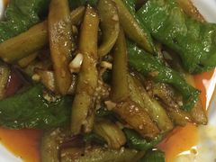 虎皮辣子炒茄子-煲来饱去冷水鱼