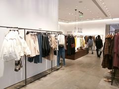 -URBAN REVIVO(上海中庚漫游城店)