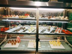 面包甜点陈列柜-四海一家自助餐(益田假日广场店)