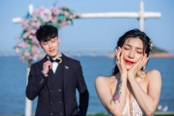 -现代经典婚纱摄影