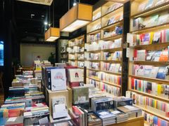 -猫的天空之城概念书店(杭州南宋御街店)