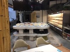 面包甜点陈列柜-屋头串串(新街里店)