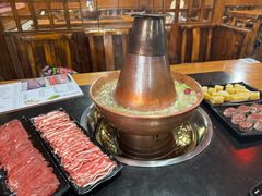 -果松木炭酸菜铜火锅·外婆参鸡汤