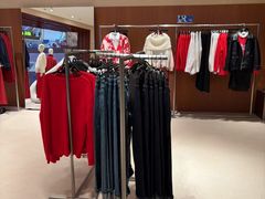 -URBAN REVIVO(济南领秀城贵和购物中心店)