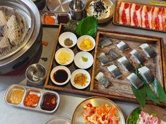 -围炉肉舍•炭烤活鳗•丹东海鲜烤肉(步行街店)