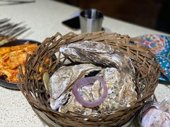 高压锅竹笼蚝王-蚝堡·生蚝海鲜烧烤物种起源•海肠捞饭(刘公岛店)