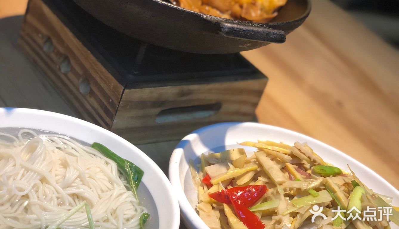进店先测了体温，刷了北京健康宝，然后各桌尽量分开坐
