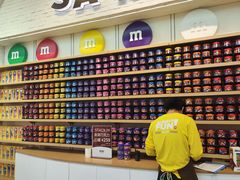 -m豆巧克力世界(上海世茂广场店)