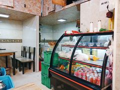 面包甜点陈列柜-大胡子烤羊肉清真(天海夜市总店)