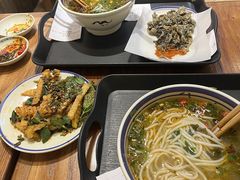 -云阿蛮云南生烫牛肉米线(奉贤路店)