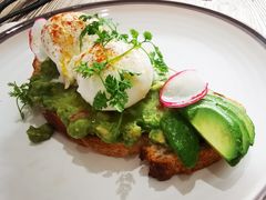 牛油果温泉蛋吐司-O'mills Sourdough Bakery&Bistro(永嘉路店)