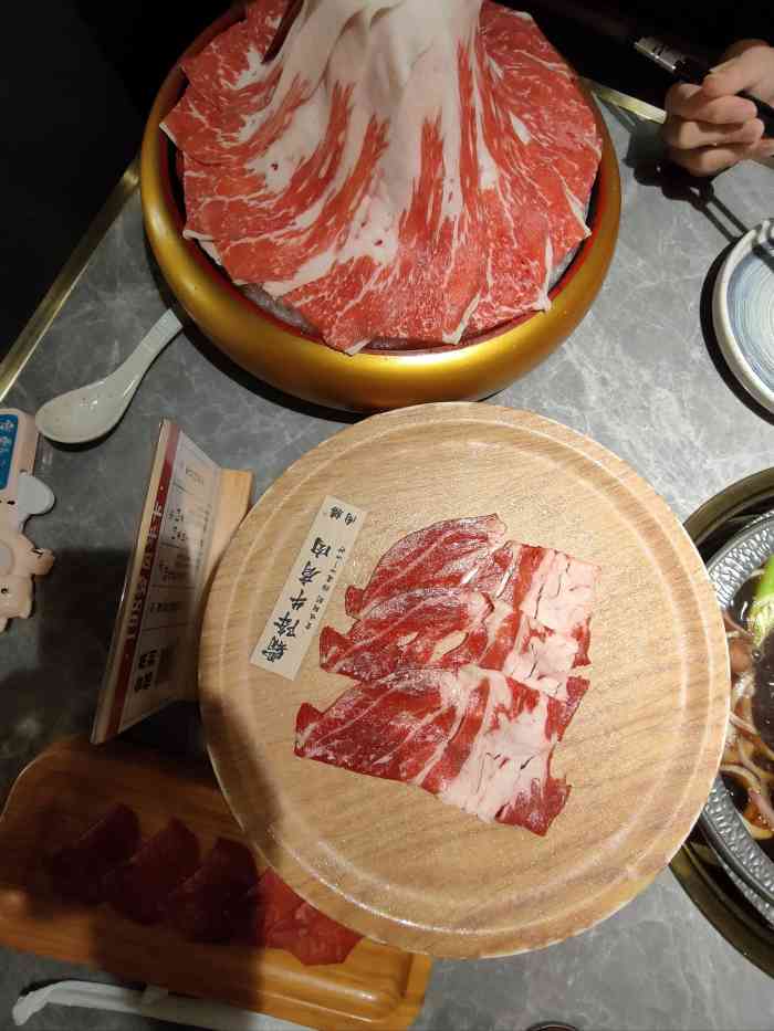 肉胜和牛寿喜烧(北城天街店)-"92: 位置在北城天街b区四楼 看到西贝