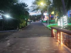 -亚龙湾亚泰商业街
