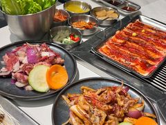 -山野的朋友露营炭火烤肉