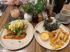 -FLOVIE FLORIST CAFE