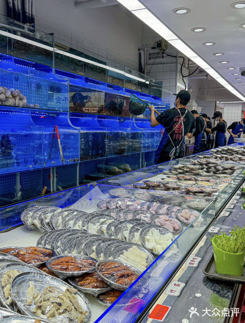 可算吃上朱富贵了!工作日人也是真的多