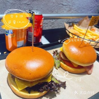 最近很多博主都在推的一家店，于是和老公打算去尝尝