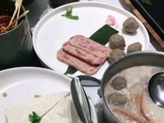 -红鼎豆捞·非遗鲍皇汤火锅(宝丰路店)